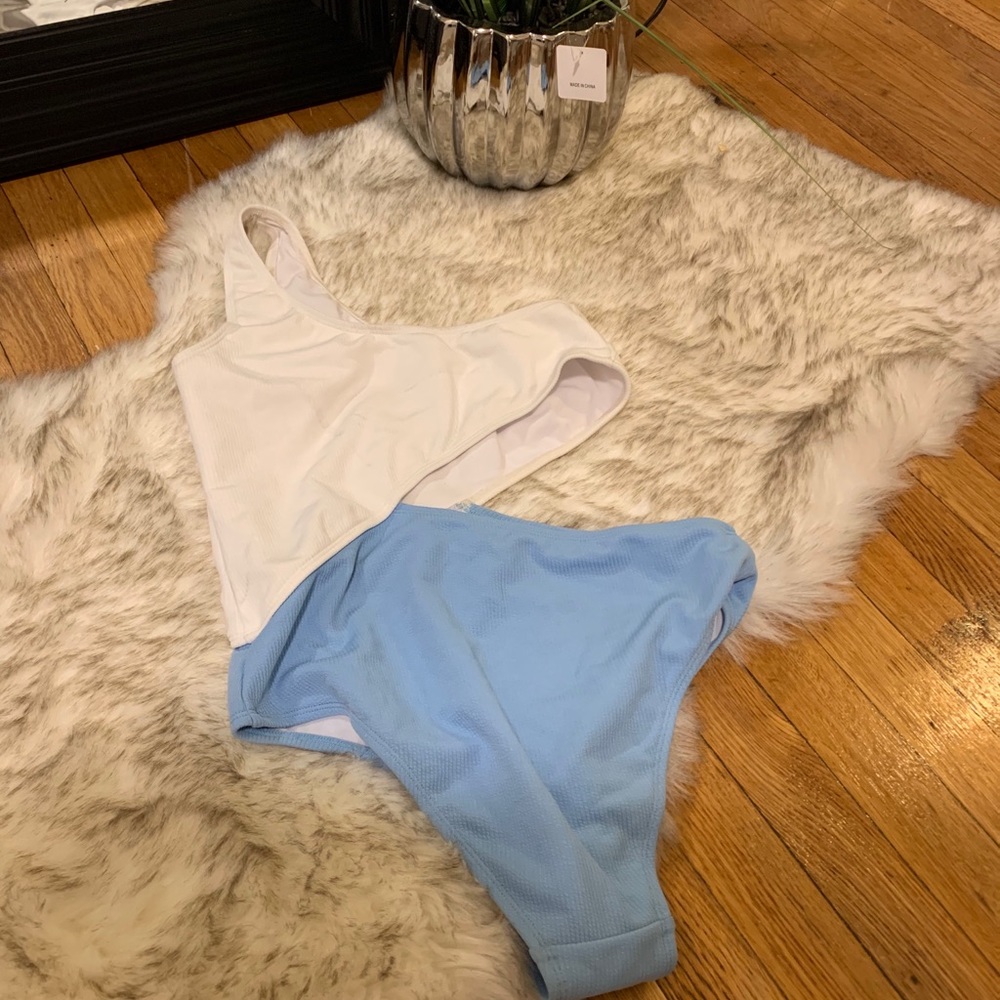 One shoulder bathing suit